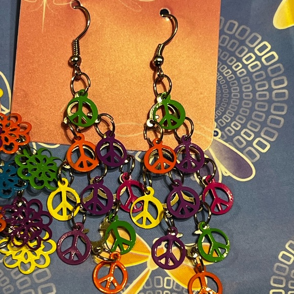 New Two Pairs Vintage Rainbow of Color Peace Signs & Floral Metal Dangle Earring - Picture 9 of 14